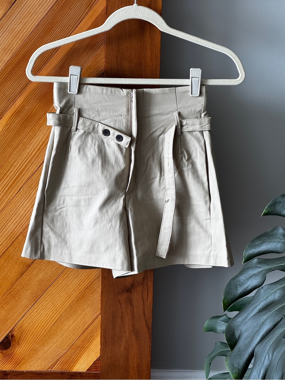 Zara High Waisted Beige Shorts Women’s XS Faux Leather Look
